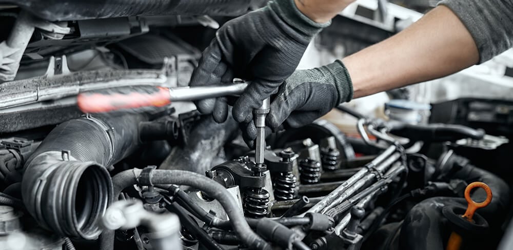 Tightening nuts in an engine